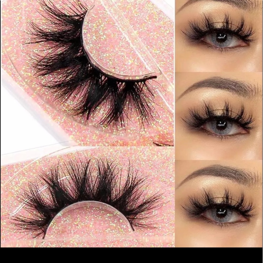 COPY - Reusable false eyelashes.